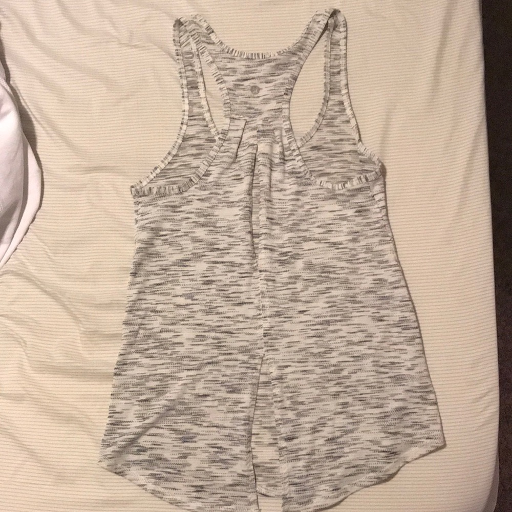 LULULEMON SIZE 2 Tie tank
